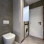 Ines تيرانا