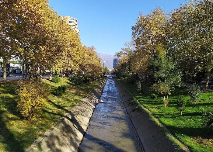 Ines アパート ティラナ